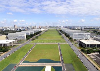 Reforma administrativa deve cortar salário e estabilidade de servidores