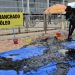 Greenpeace derrama óleo no Planalto em ato contra manchas de petróleo no Nordeste