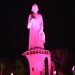 Estátua de Padre Cícero é iluminada de rosa em campanha de prevenção contra o câncer de mama