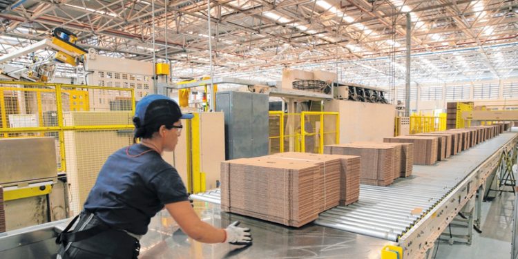 Otimismo com a economia despenca entre empresários brasileiros, aponta pesquisa da FGV