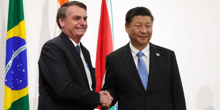 Bolsonaro vai à Ásia vender reformas e participar de banquete de imperador