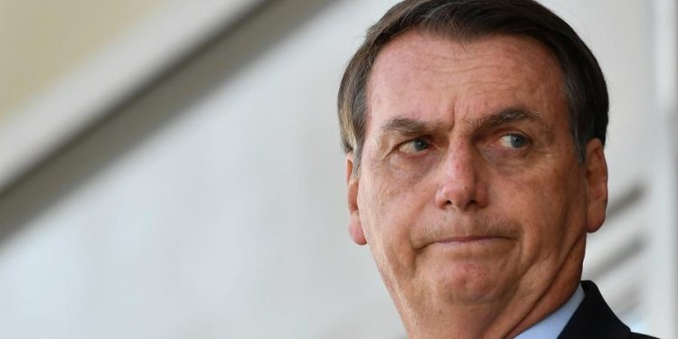 Bolsonaro diz que não pretende acabar com estabilidade de servidor