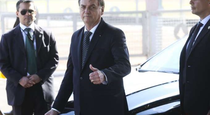 Bolsonaro: ‘Querem me derrubar? Eu tenho couro duro, vai ser difícil’