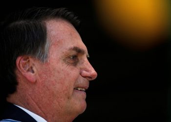 ‘Estou num país capitalista’, diz Bolsonaro ao chegar a Pequim