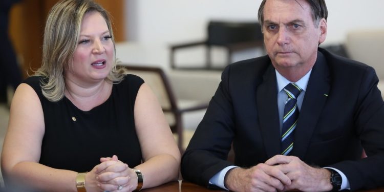 Bolsonaro destitui Joice Hasselman do cargo de líder do governo no Congresso