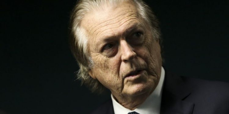 PF cumpre mandado em endereço ligado a presidente do PSL, Luciano Bivar