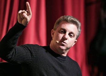 O apresentador Luciano Huck, que criticou políticas liberais que esquecem as pessoas (Foto: Antonio Milena)