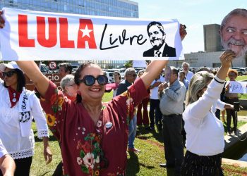 Lula aguarda STF e já faz plano de caravanas pelo país