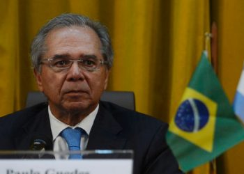 De demissão a redução de salários: proposta para funcionalismo público é finalizada