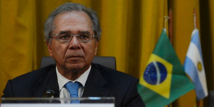 De demissão a redução de salários: proposta para funcionalismo público é finalizada