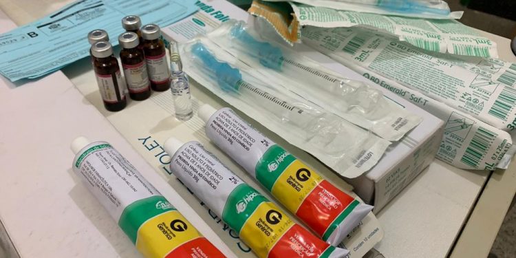 Técnica em enfermagem é suspeita de furtar vacinas de posto de saúde em Juazeiro do Norte e vender a 5 reais