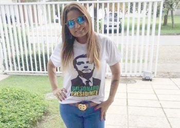Promotora Carmen Eliza com camisa de Bolsonaro (Foto: Reprodução/Redes Sociais)