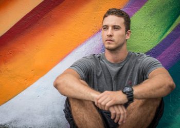 Dobra o número de pessoas com faculdade sem emprego ou em trabalho precário