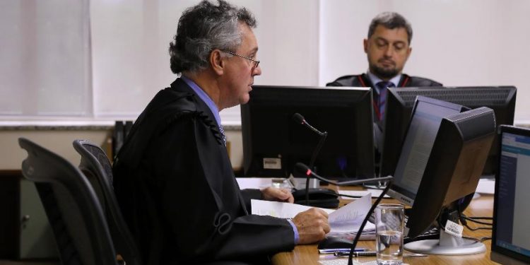 TRF-4 mantém condenação e aumenta pena de Lula no caso do sítio de Atibaia