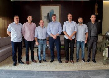 Recuperado após mal-estar, Camilo Santana cumpre agenda neste sábado (2)