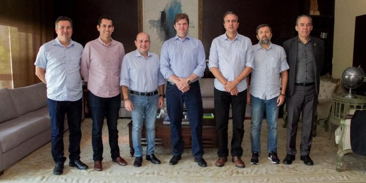 Recuperado após mal-estar, Camilo Santana cumpre agenda neste sábado (2)