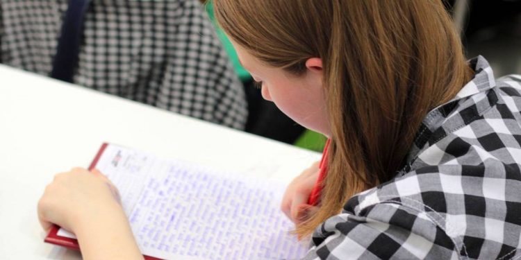 Enem 2019: toque de celular mesmo dentro de envelope lacrado causa eliminação