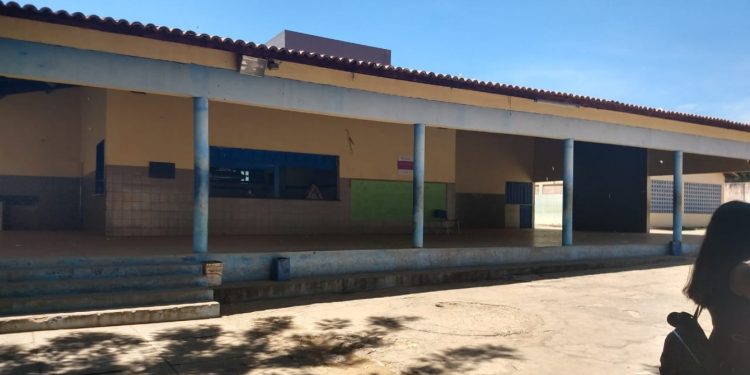 Aulas de escola são suspensas após estudantes passarem mal ao inalar substância em Juazeiro do Norte