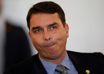 Gilmar Mendes revoga decisão que paralisou investigação sobre Flávio Bolsonaro