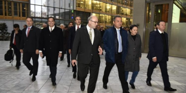 Sem apoio do governo federal, governadores do Nordeste vão à Europa em busca de verba