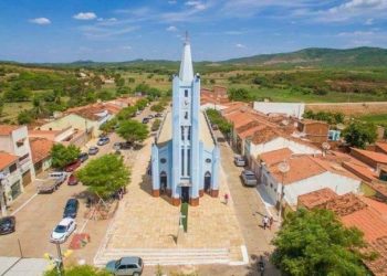 Associação comunitária de Granjeiro reclama de cobranças abusivas na conta de energia elétrica. Uma escola da comunidade precisou suspender as atividades devido à falta de água (Foto: Reprodução/Governo do Ceará)