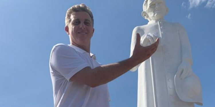 Luciano Huck visita o Cariri e procura histórias para quadro do seu programa