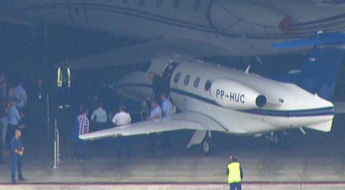 Lula chega a São Paulo em jatinho de Luciano Huck