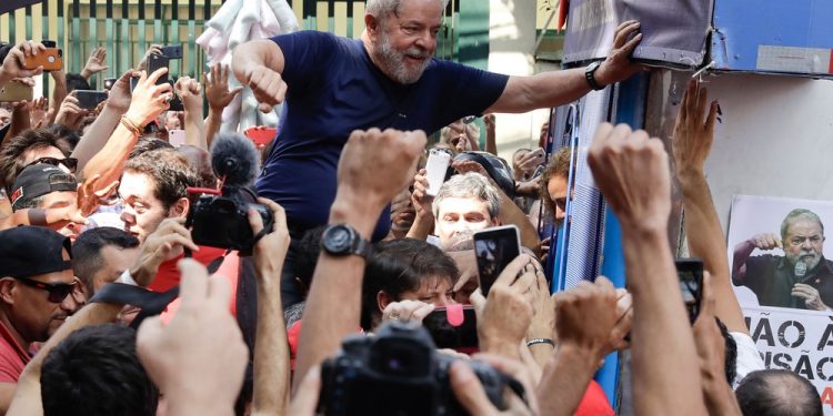 Libertação de Lula pode virar Brasil ‘de cabeça para baixo’, diz NYT