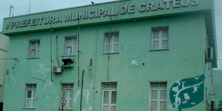 Servidores são presos suspeitos de ficar com salários dos professores