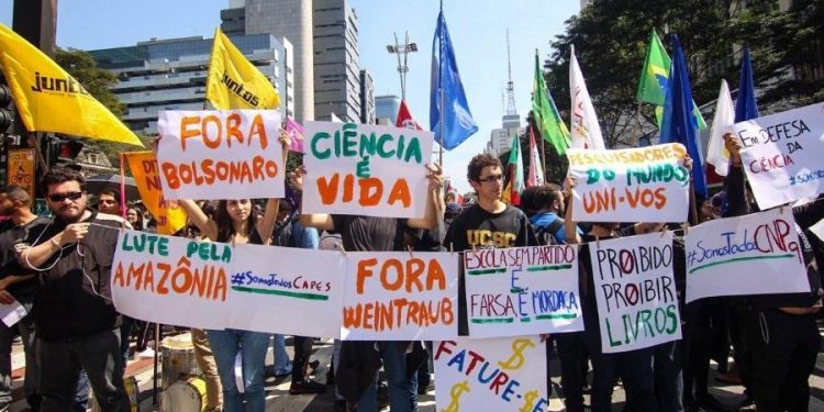 Para devolver R$ 1 bi a federais, MEC bloqueou dinheiro do Fies e de bolsas