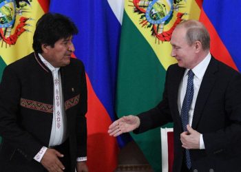 Rússia manda recado ao Brasil e EUA e chama crise na Bolívia de “golpe”