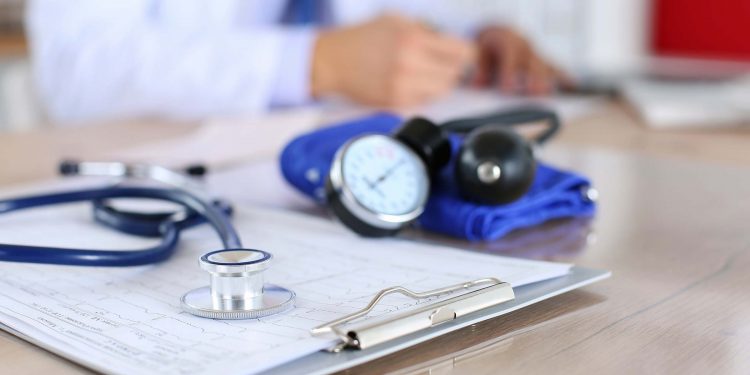 Hospital Regional do Sertão Central abre seleção para 14 cargos