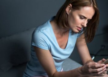 Celulares voltam a adiantar uma hora, mesmo sem horário de verão; saiba como corrigir