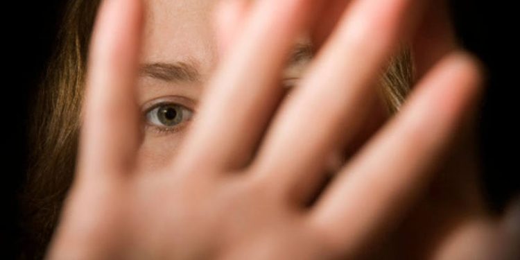 Congresso derruba veto de Bolsonaro e obriga rede de saúde a informar à polícia casos de violência contra mulher