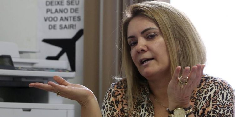 Familiares de ex-mulher de Bolsonaro sacavam até 99% do salário, diz Promotoria