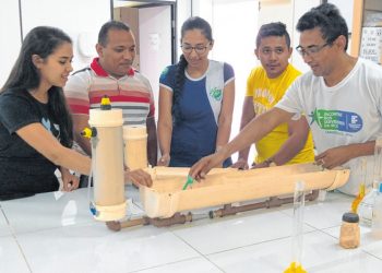 O equipamento foi inventado por alunos do curso de Engenharia Ambiental A invenção será instalada, no próximo ano, nos aparelhos de ar-condicionado do IFCE (Foto: Alex Pimentel)