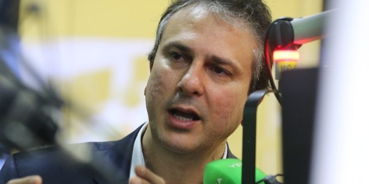 Camilo homologa concursos e anuncia novas seleções para 2020