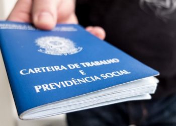 De acordo com o IBGE, foram 12,4 milhões de brasileiros procurando emprego no trimestre (Foto: Rafael Neddmeyer)