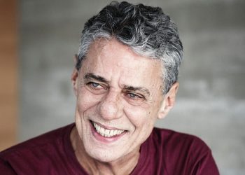 Chico Buarque receberá Prêmio Camões mesmo sem Bolsonaro assinar