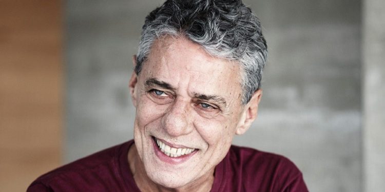 Chico Buarque receberá Prêmio Camões mesmo sem Bolsonaro assinar