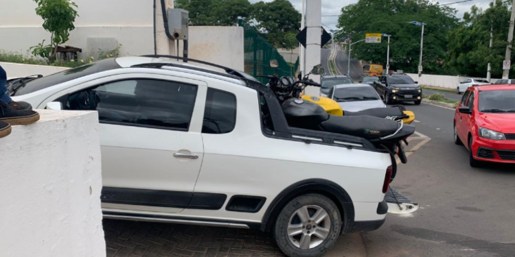 Polícia prende quadrilha suspeita de roubar e clonar veículos no Ceará