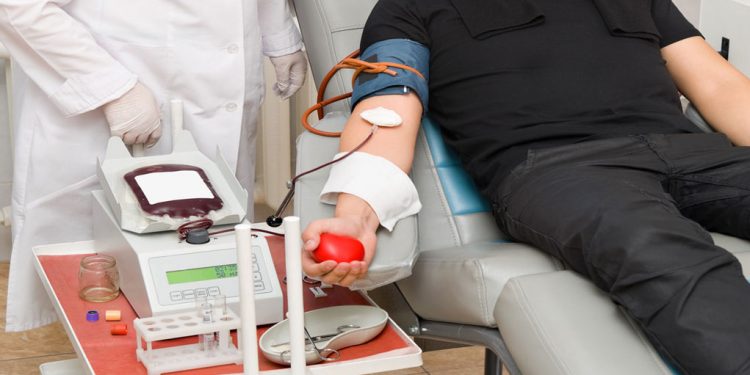 Bolsonaro veta projeto que obrigava SUS a garantir sangue e remédios a pacientes