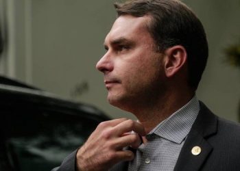 Investigação sobre Flávio Bolsonaro será retomada pelo MP após suspensão