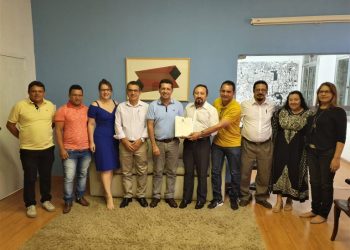 Comissão entregou projeto de criação do novo curso (Foto: Divulgação/URCA)