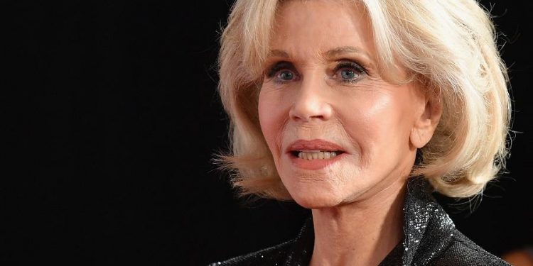 Jane Fonda chama Bolsonaro de “piada” por acusar DiCaprio: “É patético”
