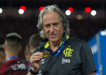 Jesus confirma que continua no Fla: ‘Tenho contrato e vou cumprir’