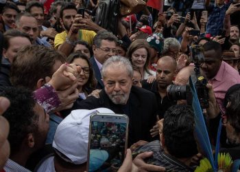 Brasileiros confiam mais em Lula que em Bolsonaro, diz Datafolha