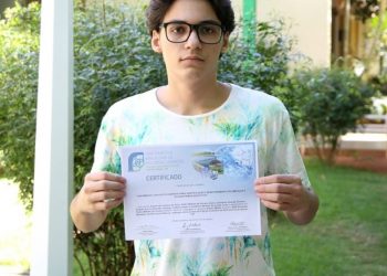 Pedro Willian conquistou segundo lugar na categoria Jovem Pesquisador (Foto: Vitor Meireles/IFCE)