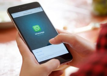 Golpes com WhatsApp clonado são mais comuns no fim de ano, alerta polícia