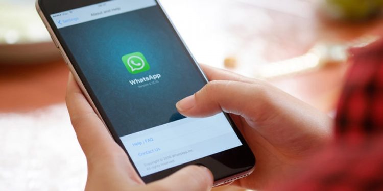 Golpes com WhatsApp clonado são mais comuns no fim de ano, alerta polícia